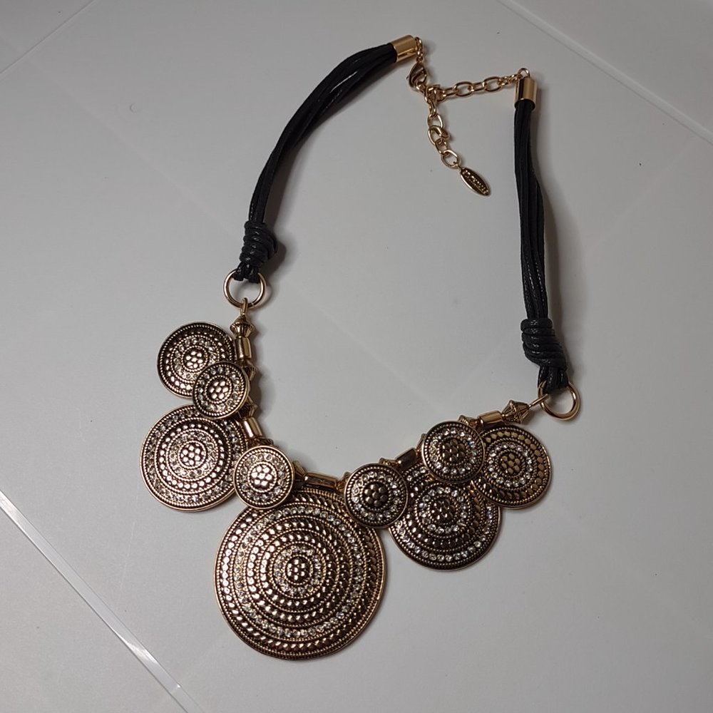 Pretty St Thomas Statement Necklace Adjustable 17.5 To 20 Inches Long - Picture 2 of 10